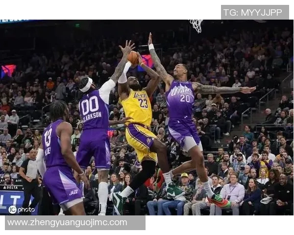 2015年湖人与爵士的激烈对决回顾与精彩瞬间分析 2015年湖人与爵士的激烈对决回顾与精彩瞬间分析