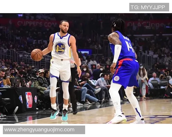 库里狂砍38分助勇士力克快船展现超级巨星风采 库里狂砍38分助勇士力克快船展现超级巨星风采